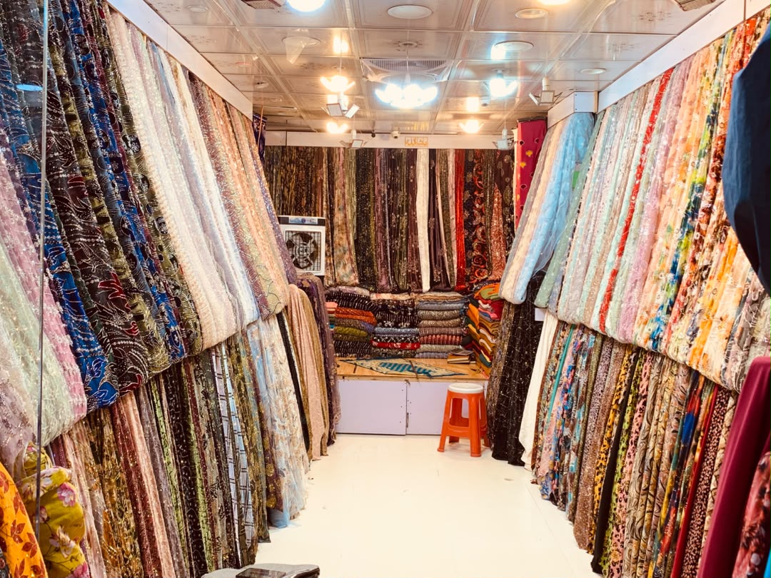 Haji Rohullah Rahmani rakht shop