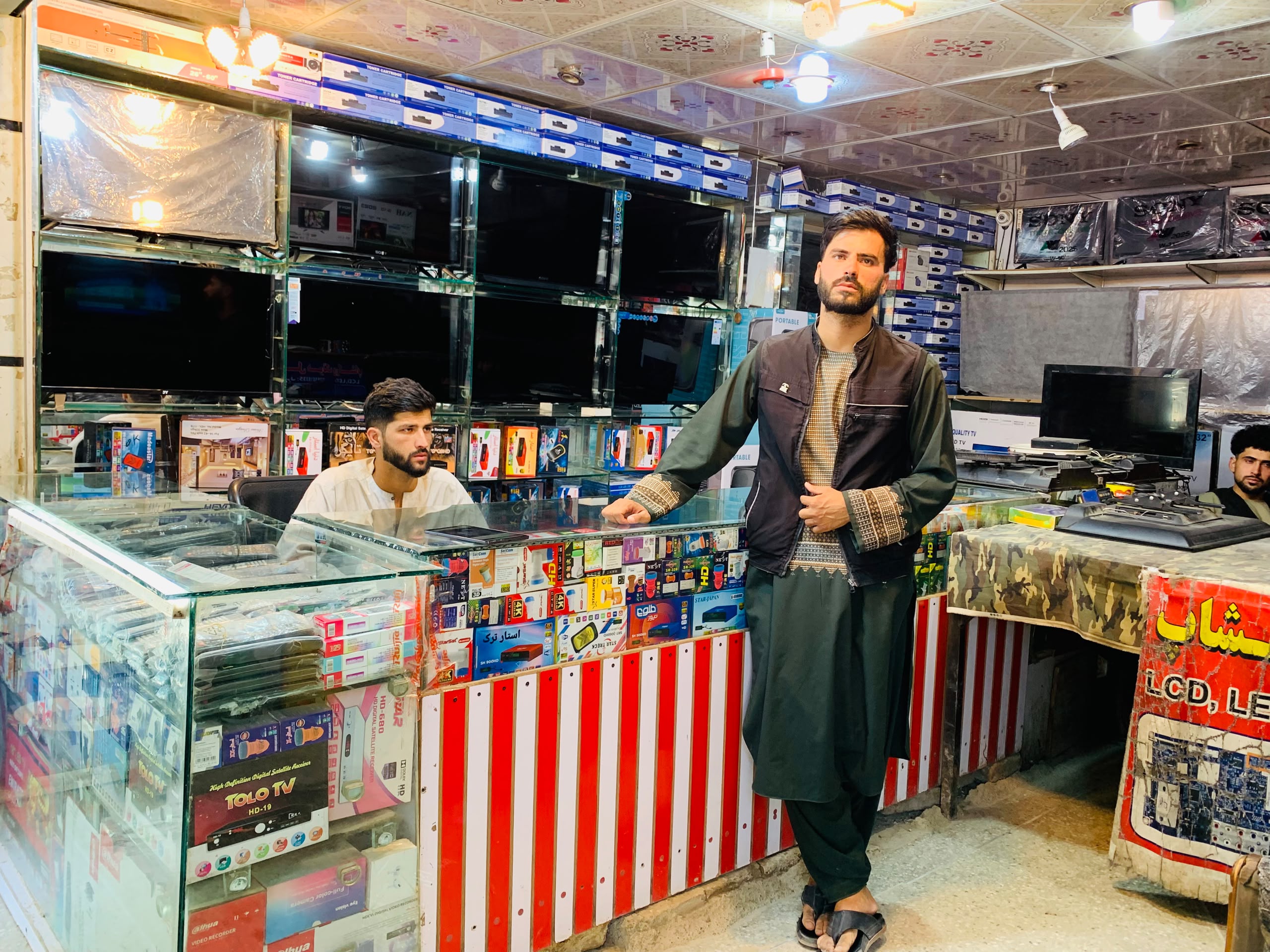 Tasal Hotak TV screens store