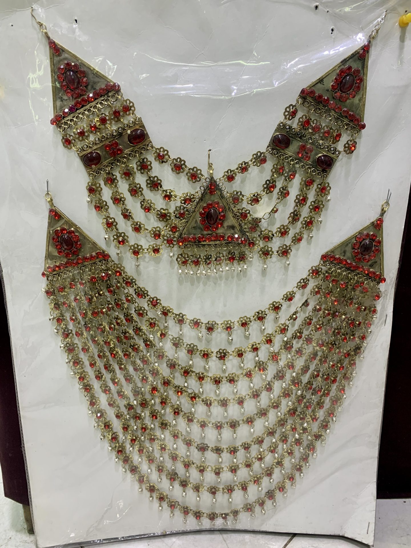 دارای رنگ های مختلف